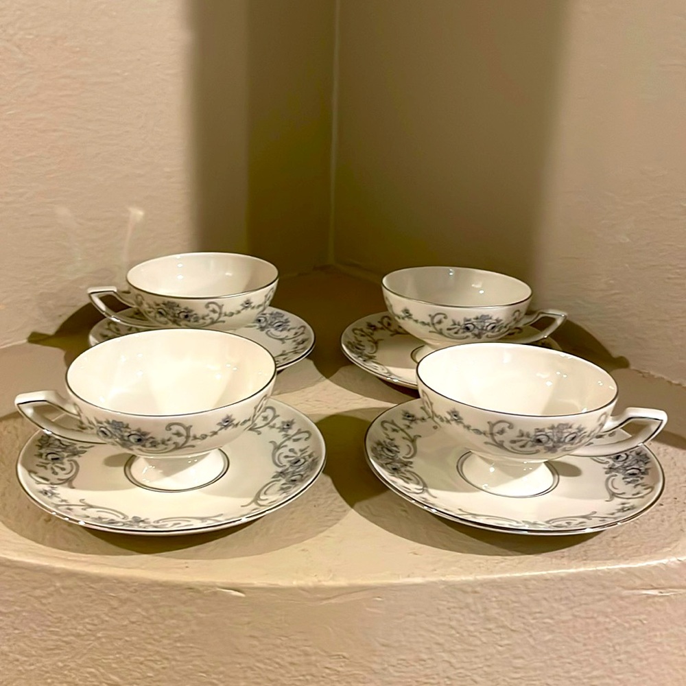 VTG- Johann Haviland Bavaria Rhineland -4 Cups & Saucers
